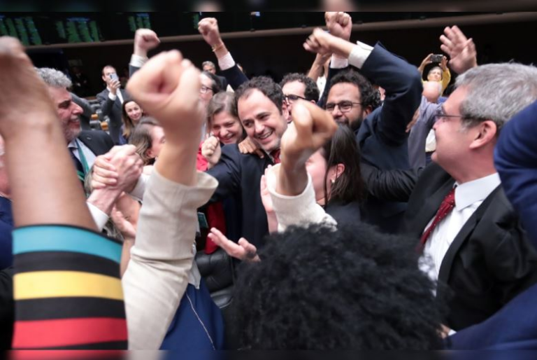 Deputados que ajudaram a livrar Glauber receberam mais emendas do governo Lula deputados-que-ajudaram-a-livrar-glauber-receberam-mais-emendas-do-governo-lula