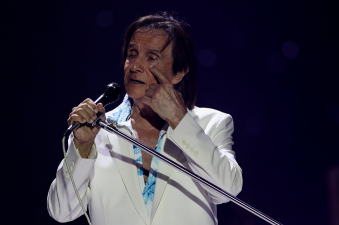 Roberto Carlos sofre acidente em gravação do especial de fim de ano da Globo roberto-carlos-sofre-acidente-em-gravacao-do-especial-de-fim-de-ano-da-globo