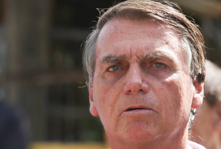 Bolsonaro teve ‘lesões superficiais cortantes no rosto e no pé’ após cair da cama, aponta laudo da PF exigido por Moraes bolsonaro-teve-‘lesoes-superficiais-cortantes-no-rosto-e-no-pe’-apos-cair-da-cama,-aponta-laudo-da-pf-exigido-por-moraes
