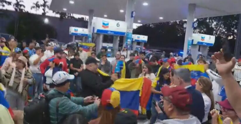 VÍDEO: Mais imagens de comemoração dos venezuelanos pela captura de Nicolás Maduro video:-mais-imagens-de-comemoracao-dos-venezuelanos-pela-captura-de-nicolas-maduro