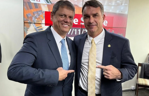 Com medo de Tarcísio, Lula manda PT deixar Flávio Bolsonaro correr solto com-medo-de-tarcisio,-lula-manda-pt-deixar-flavio-bolsonaro-correr-solto