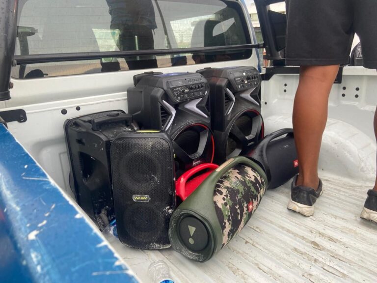 Pode levar caixa de som para a praia? Uso pode gerar multa de até R$ 10 mil e apreensão em destinos famosos do Brasil pode-levar-caixa-de-som-para-a-praia?-uso-pode-gerar-multa-de-ate-r$-10-mil-e-apreensao-em-destinos-famosos-do-brasil