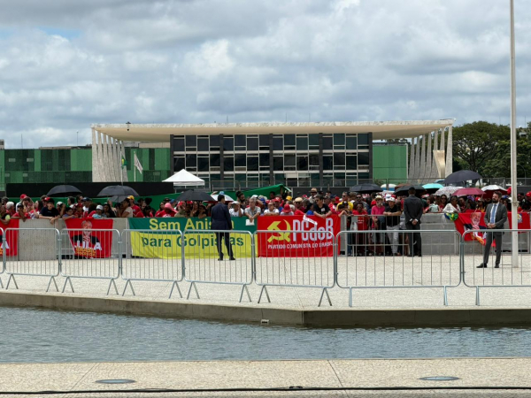 Ato pró-democracia no Planalto mistura tom institucional e clima de campanha ato-pro-democracia-no-planalto-mistura-tom-institucional-e-clima-de-campanha