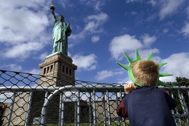 Menos estrangeiros visitaram os EUA em 2025, mas gastos globais com turismo aumentaram menos-estrangeiros-visitaram-os-eua-em-2025,-mas-gastos-globais-com-turismo-aumentaram