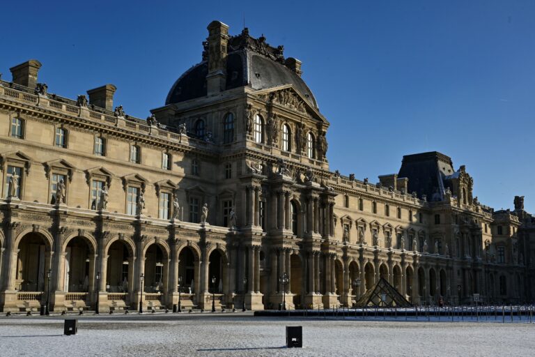 museu-do-louvre-passa-a-cobrar-cerca-de-r$-200-de-turistas-nao-europeus:-'acho-injusto',-diz-brasileira